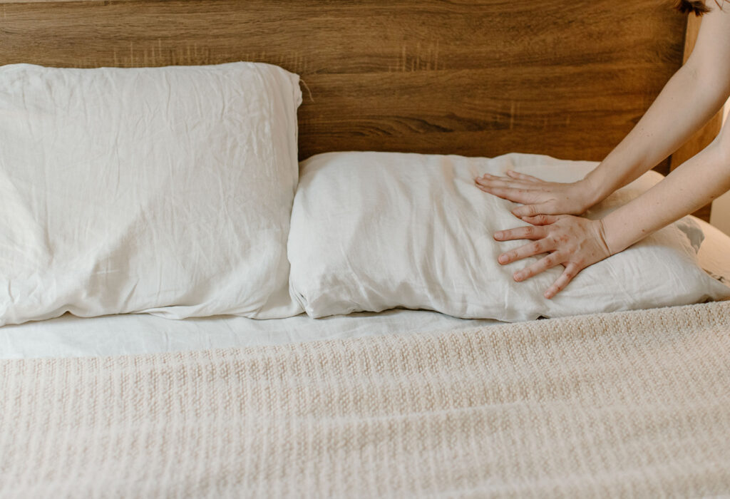 A homebirth doula preparing bedding