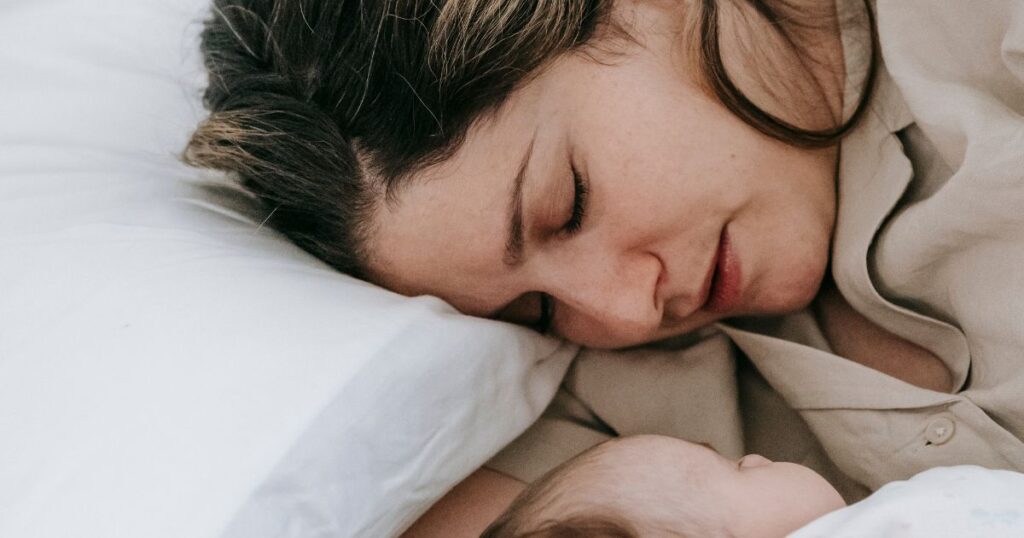 555-Rule-mother-resting-with-her-newborn-baby-in-bed