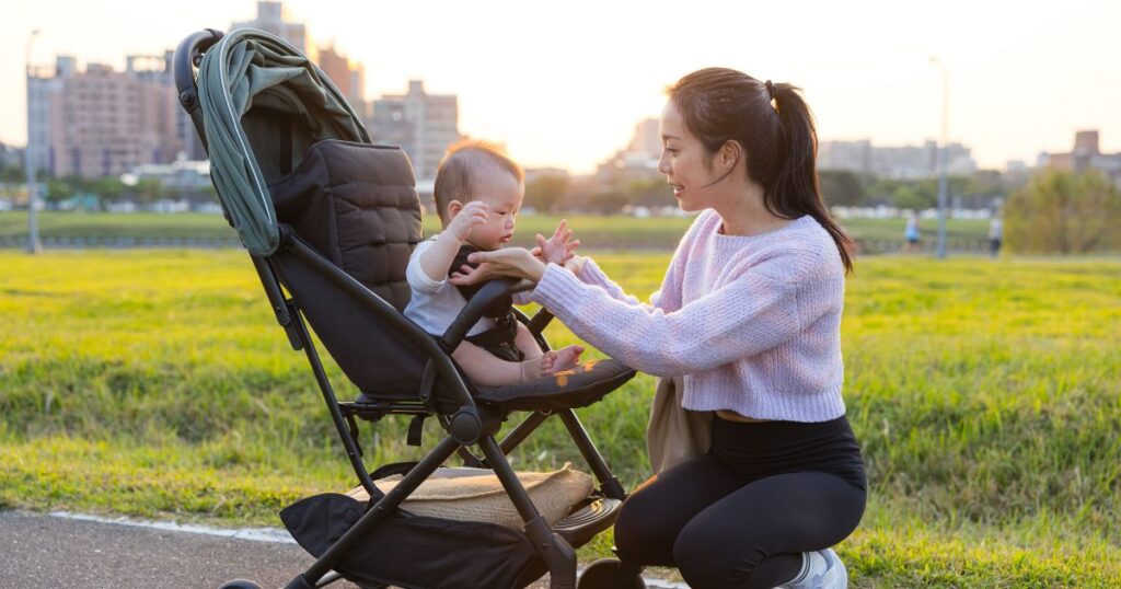 Charlotte-NC-baby-activities-include-stroller-walks-and-outdoor-family-time-in-local-parks