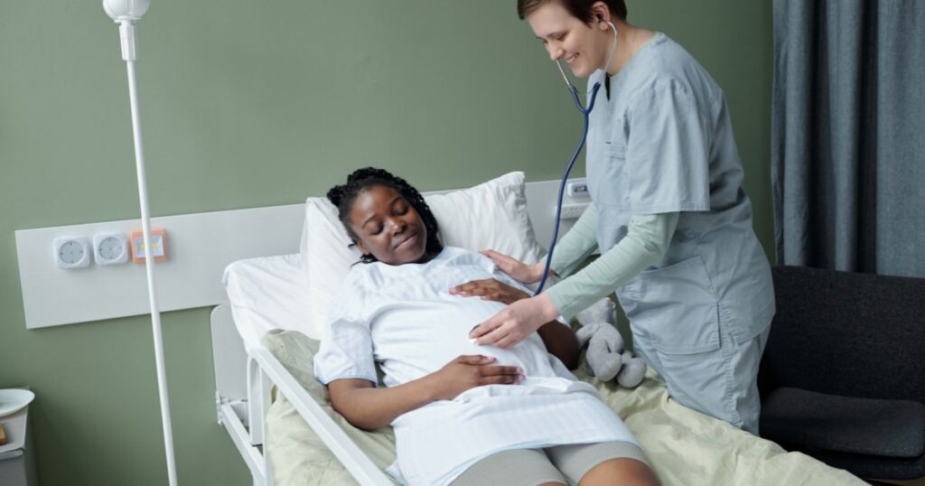 Novant verified doula with the pregnant lady on the hospital bed